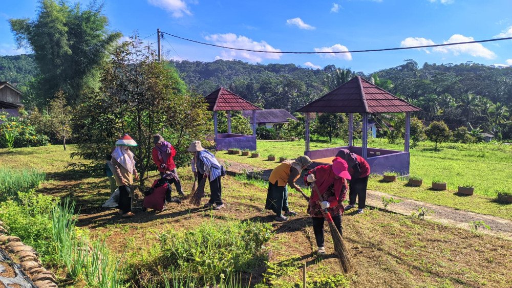 PERAN KWT BERLIAN dalam Memelihara Kawasan Eduwisata Kampung Bungur Jalatrang
