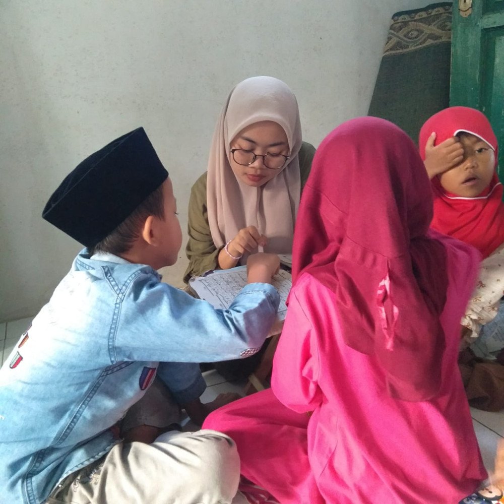 Sebagai bagian dari program Kuliah Kerja Nyata (KKN), mahasiswa STAI Putra Galuh Ciamis melaksanakan kegiatan pengabdian masyarakat di Diniyah Takmiliyah Awaliyah (DTA) Bahrul Inayah