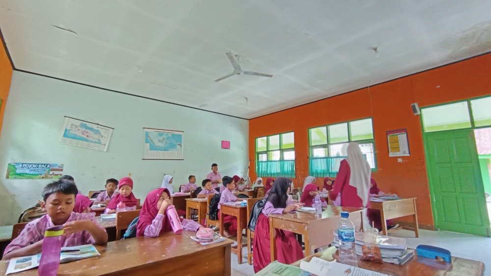PGSD Mengajar: Mahasiswa PGSD UPI Tasikmalaya Hadirkan Pembelajaran Bermakna di Desa Jalatrang