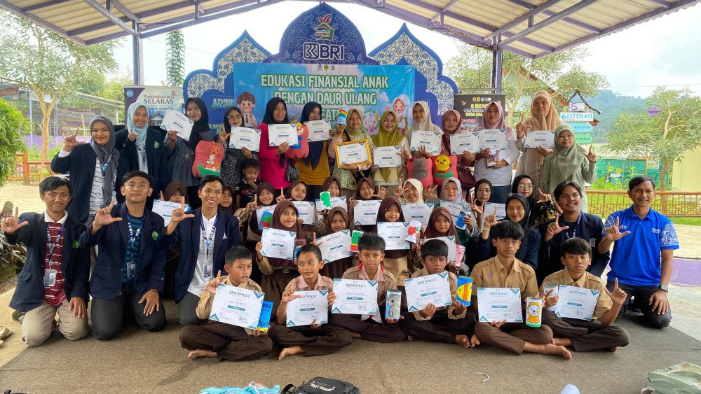 Belajar Menabung sambil Menjaga Bumi ( Cerita dari Kampung Bungur )