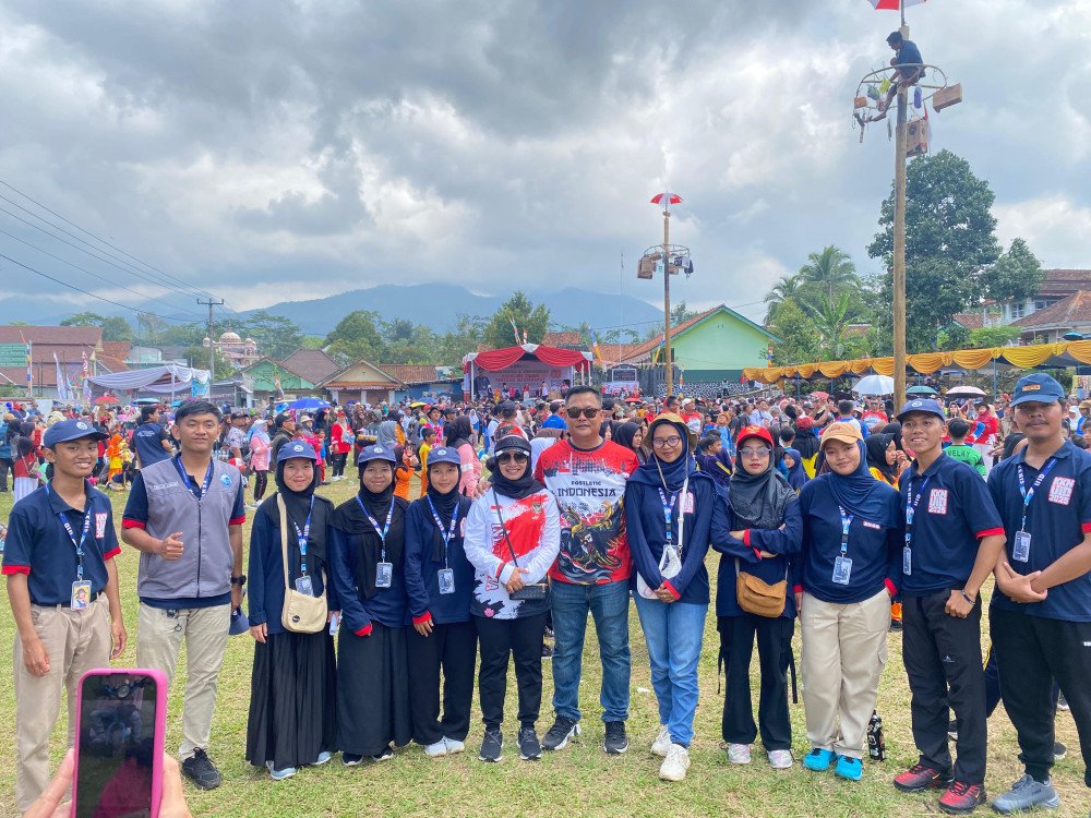KKN Universitas Islam Darussalam Partisipasi dalam Jalan Sehat Bersama Kapolres Ciamis